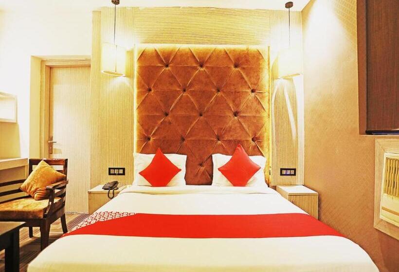 Трехместный Номер Классика, Super Capital O 8902 Hotel Ronald Inn