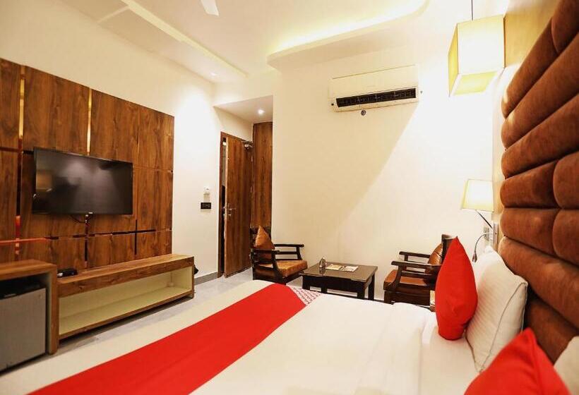 트리플 클래식 룸, Super Capital O 8902 Hotel Ronald Inn