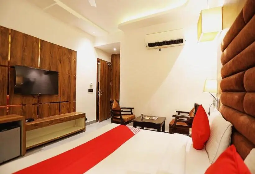 اتاق کلاسیک سه تخته, Super Capital O 8902 Hotel Ronald Inn