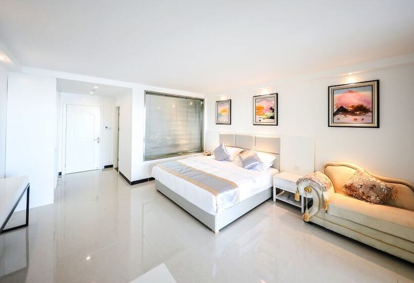 اتاق لوکس با بالکن و چشم‌انداز دریا, Ocean Star