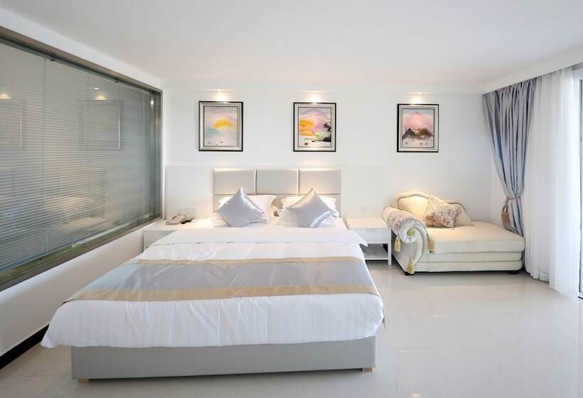 اتاق لوکس با بالکن و چشم‌انداز دریا, Ocean Star