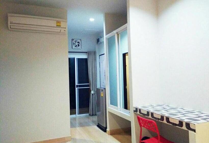 غرفة عائلية, R.m. Mansion Surin