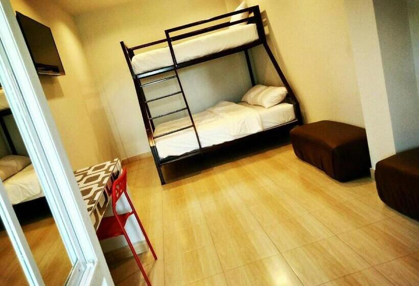 غرفة عائلية, R.m. Mansion Surin