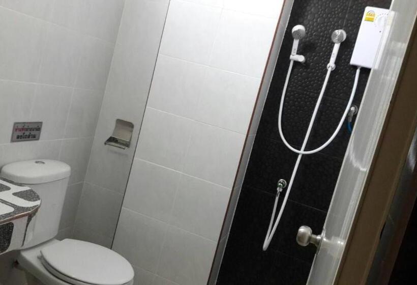 غرفة قياسية مزوَّدة بشُرفة, R.m. Mansion Surin