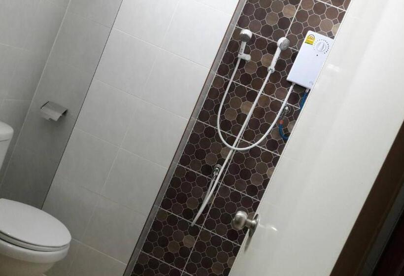 غرفة قياسية مزوَّدة بشُرفة, R.m. Mansion Surin