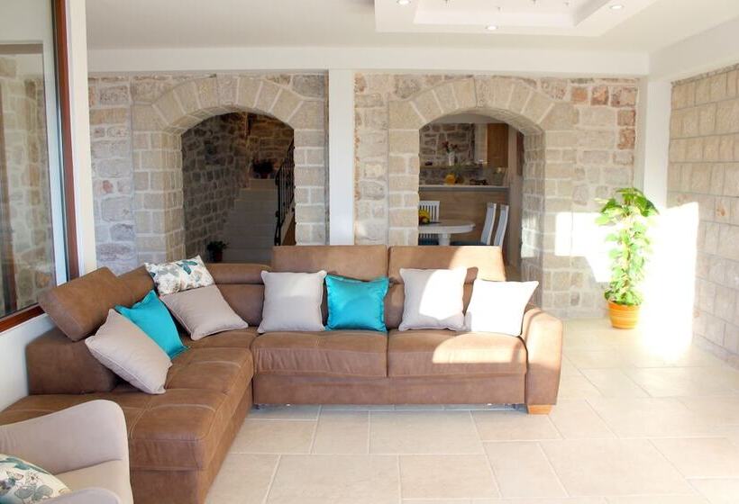 ویلا دلوکس 3 خوابه, Villa Luka