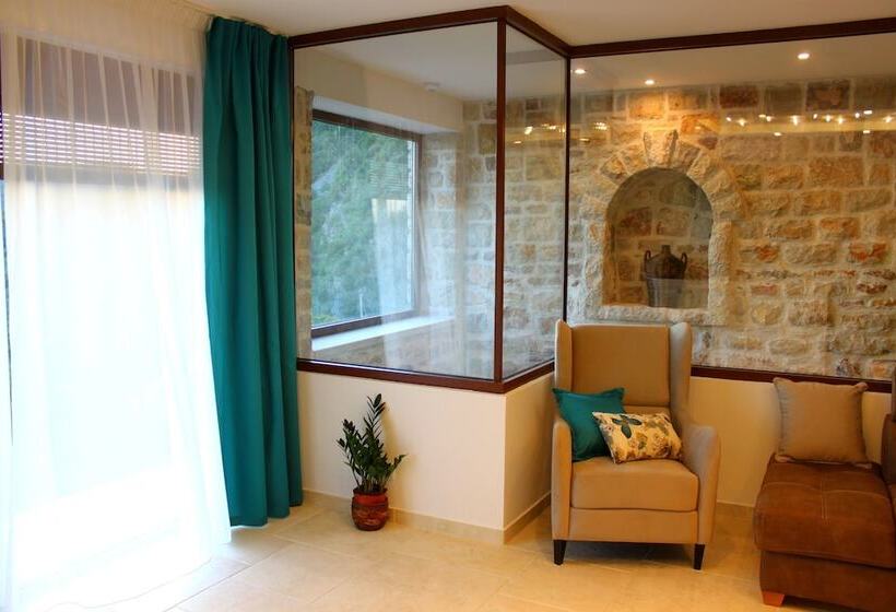 ویلا دلوکس 3 خوابه, Villa Luka