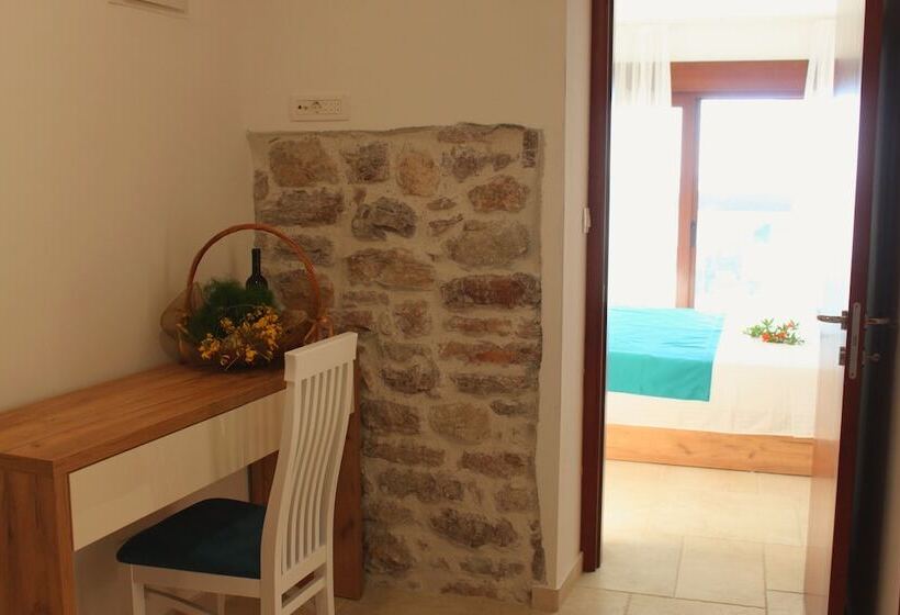 ویلا دلوکس 3 خوابه, Villa Luka