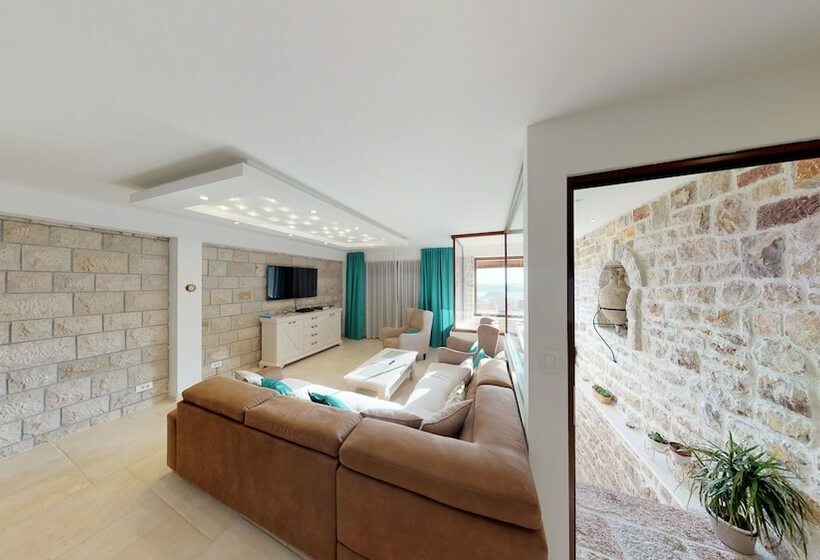 ویلا دلوکس 3 خوابه, Villa Luka