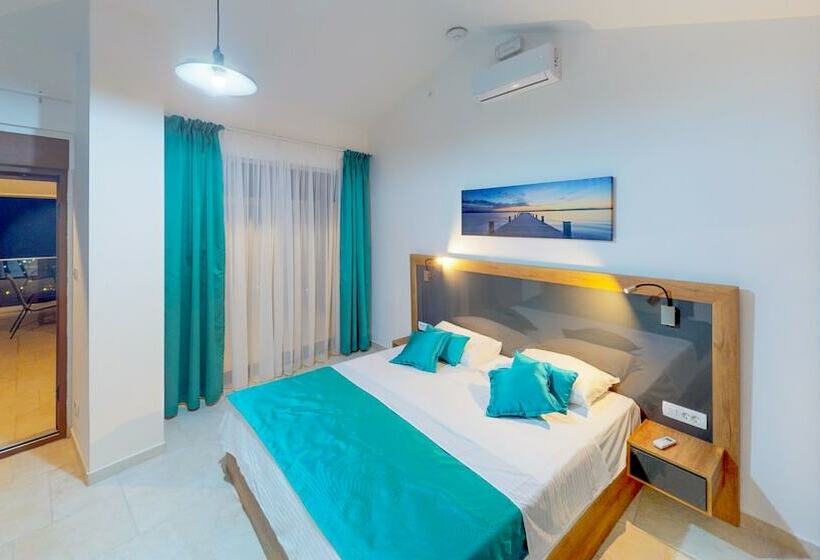 ویلا دلوکس 3 خوابه, Villa Luka