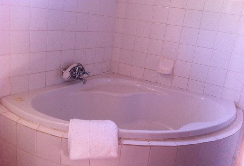 اتاق اجرایی, Maeto Lodge