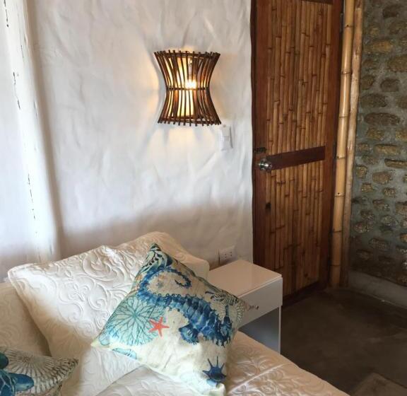 اتاق لوکس با بالکن و چشمانداز دریا, Puerto Antiguo