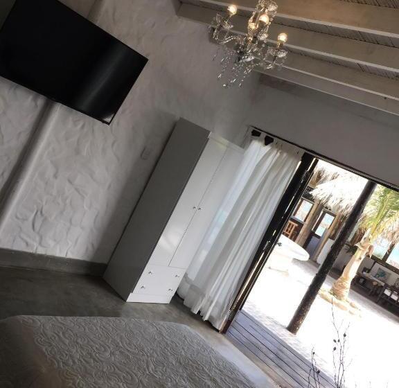 اتاق لوکس, Puerto Antiguo