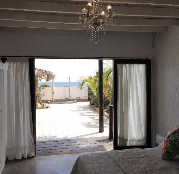 اتاق لوکس, Puerto Antiguo