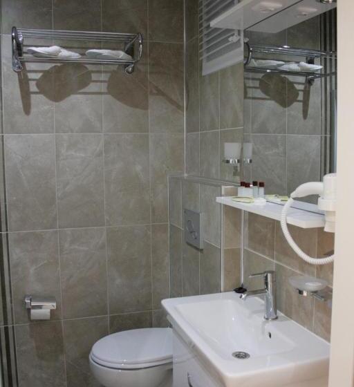 דירת חדר עם טרסה, Sakran