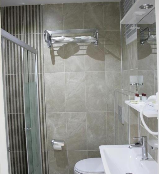 דירת חדר עם טרסה, Sakran