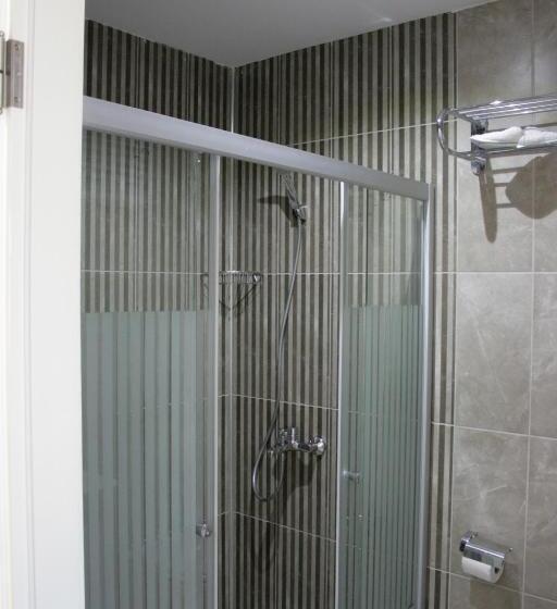 דירת חדר עם טרסה, Sakran