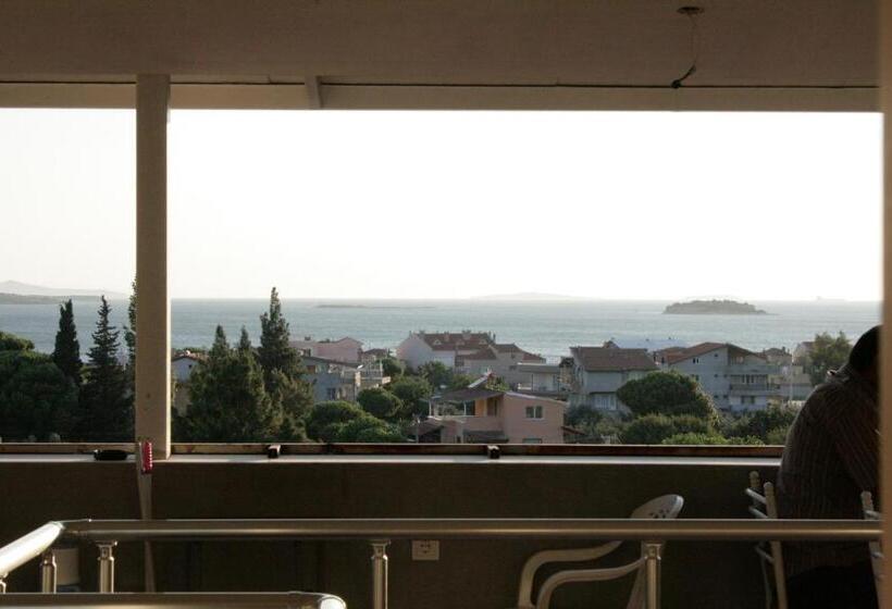 סוויטה עם טרסה, Sakran