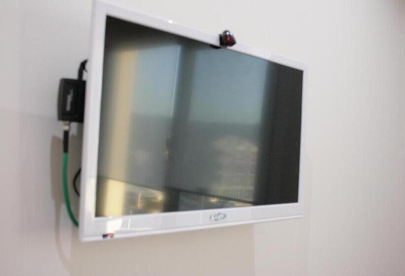 דירת חדר עם טרסה, Sakran