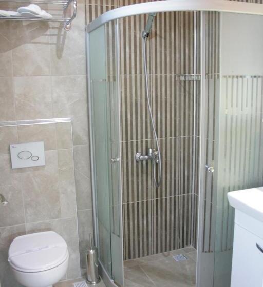 דירת חדר עם טרסה, Sakran