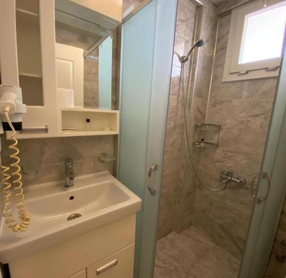 דירת חדר עם טרסה, Sakran