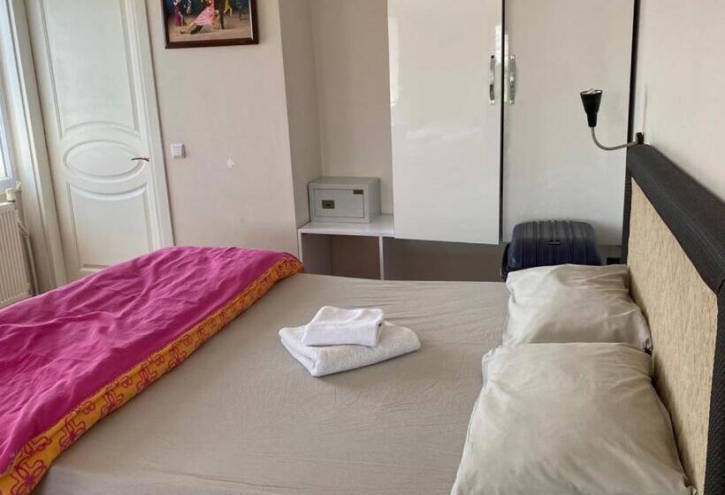 דירת חדר עם טרסה, Sakran