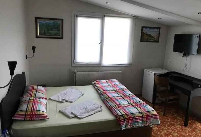 סוויטה עם טרסה, Sakran