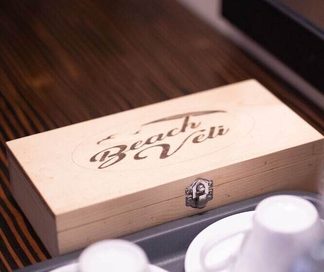 اتاق لوکس, Beach Veli