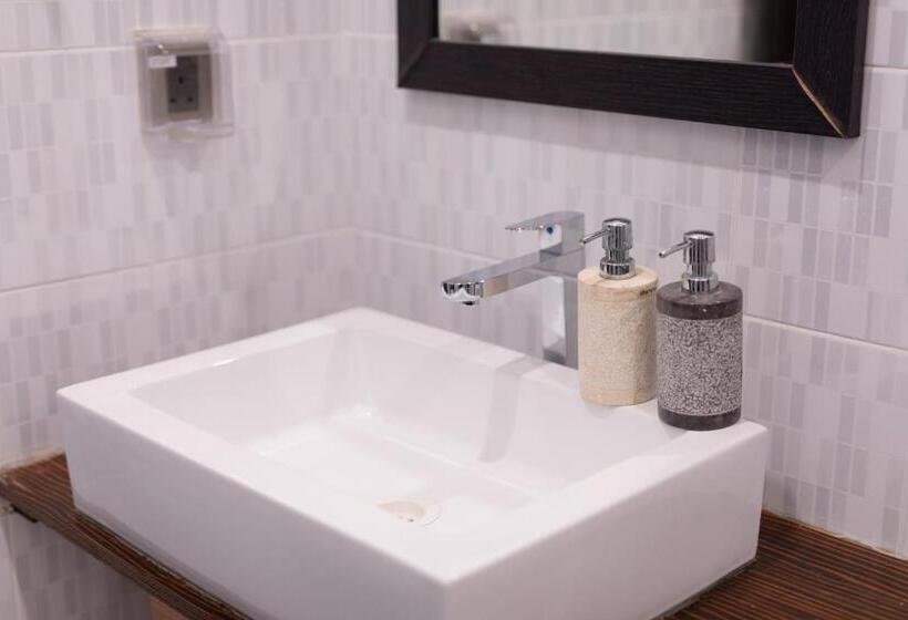 سوئیت جونیور خانوادگی, Beach Veli