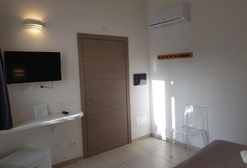 スタンダードルーム, B. Sinis