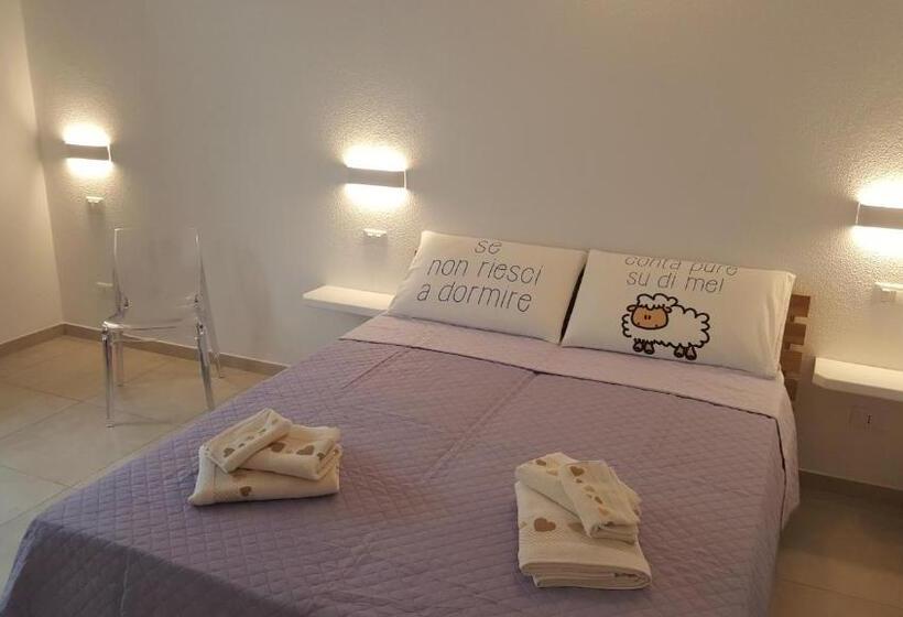 スタンダードトリプルルーム, B. Sinis