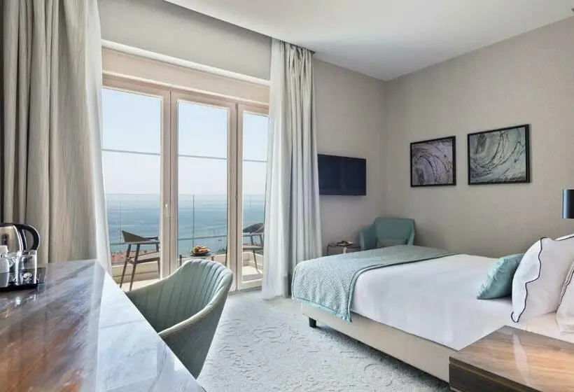اتاق لوکس با بالکن و چشمانداز دریا, Ami Budva Petrovac