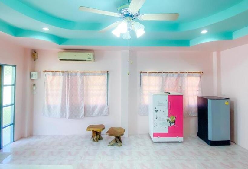 חדר סטנדרט לארבעה, Baanchomjan @ Suanphung