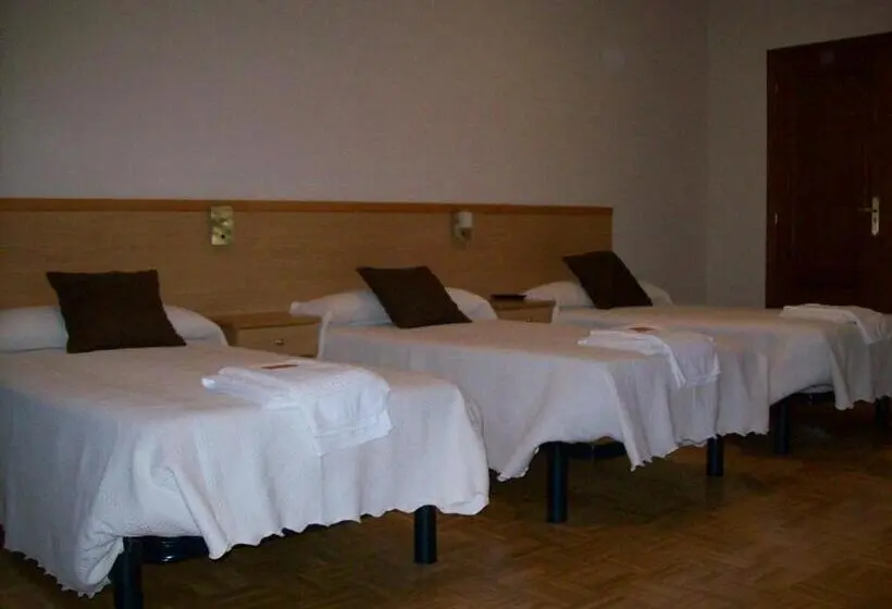 Standard Kolmen Hengen Huone, Hostal Cerecedo