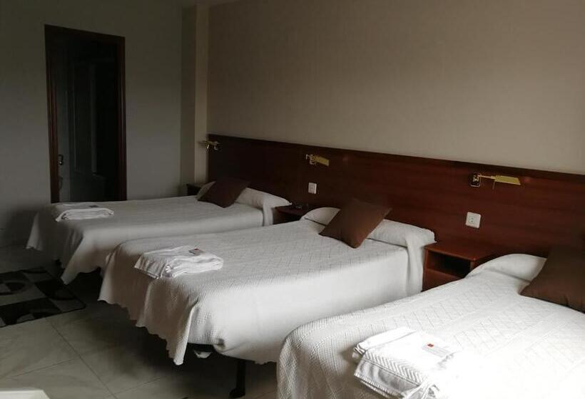 Номер Стандарт Трехместный, Hostal Cerecedo
