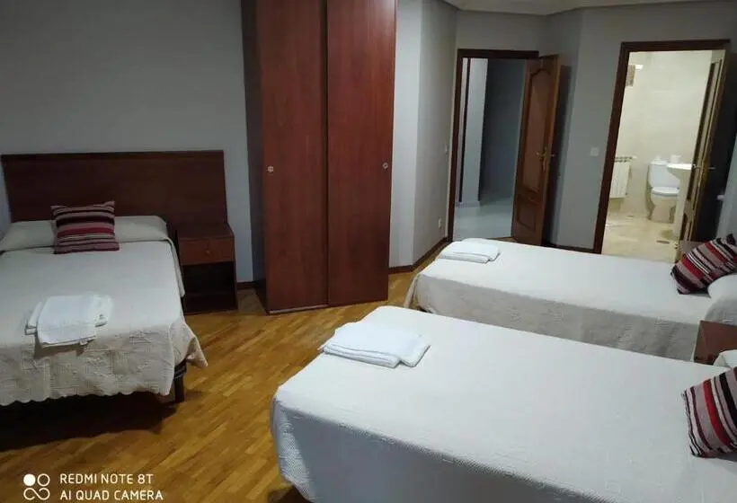 Standard Kolmen Hengen Huone, Hostal Cerecedo