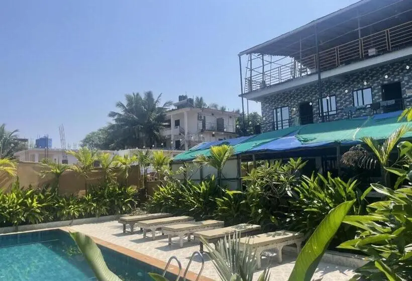 Suite Vista Piscina, 12 Monks Backpacker Resort