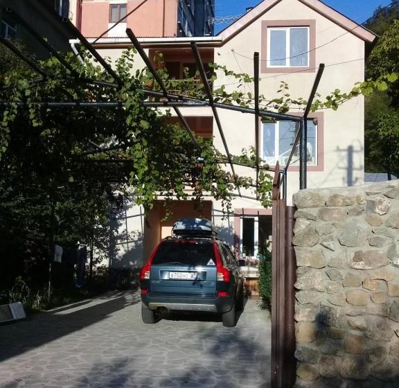 اتاق استاندارد سه نفره, Elmira