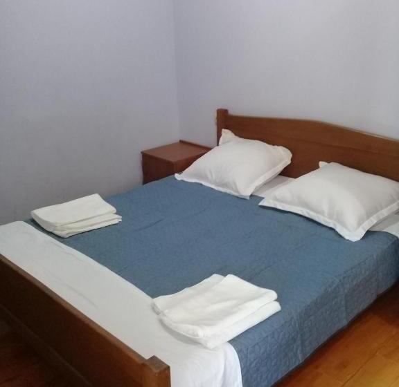 اتاق استاندارد سه نفره, Elmira