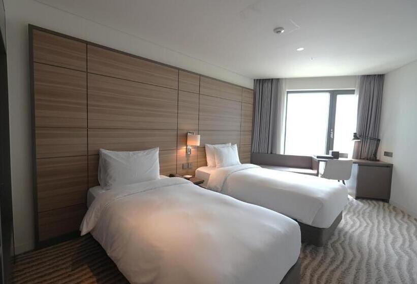 Premium room with river view, Marinabay Seoul Ara