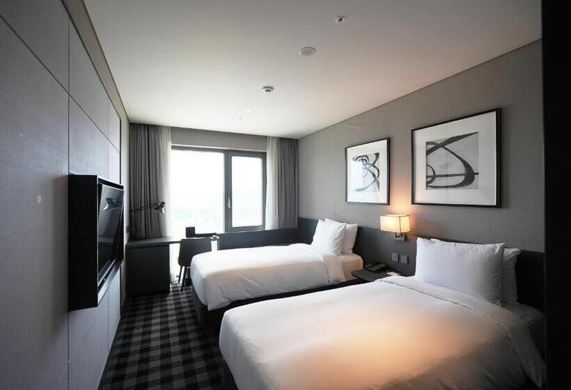 Premium room with river view, Marinabay Seoul Ara