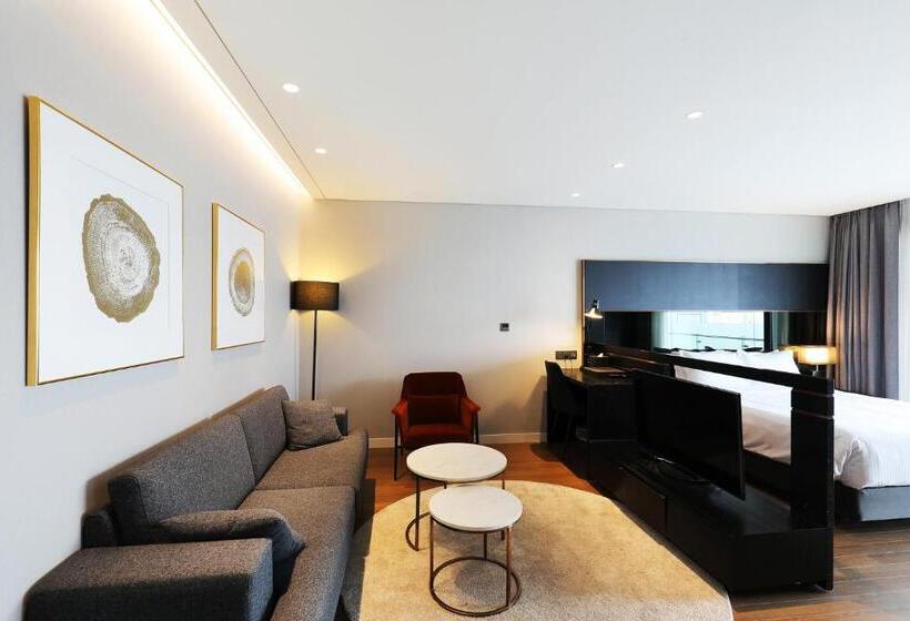 Junior Suite Queen Bed, Marinabay Seoul Ara