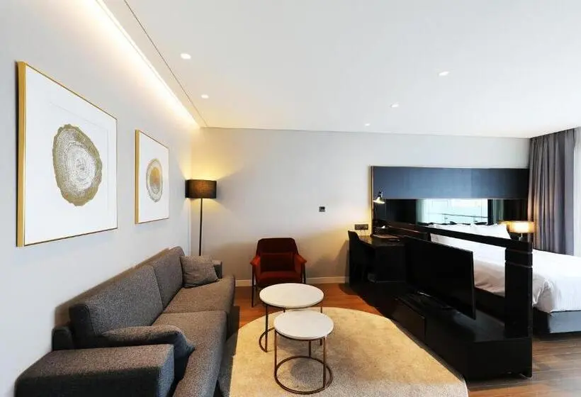 Junior Suite Queen Bed, Marinabay Seoul Ara
