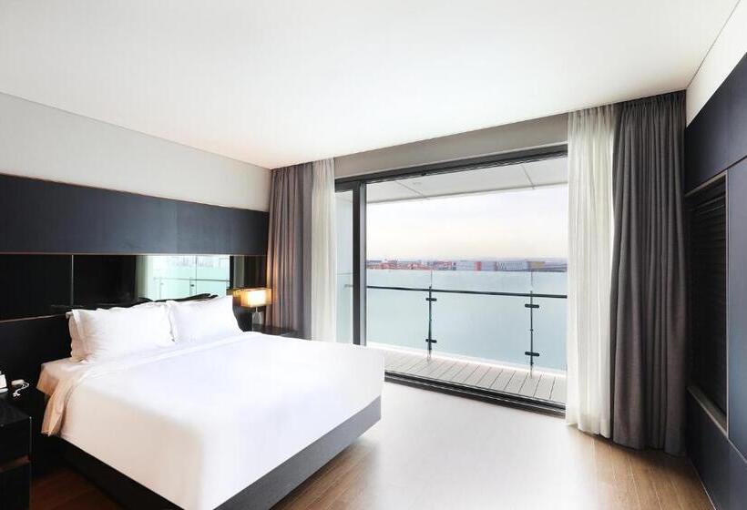 クイーンサイズベッドのジュニアスイート, Marinabay Seoul Ara