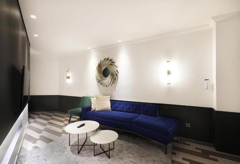 Junior suite with river view, Marinabay Seoul Ara