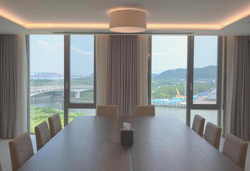 キングサイズベッドのスイートルーム, Marinabay Seoul Ara