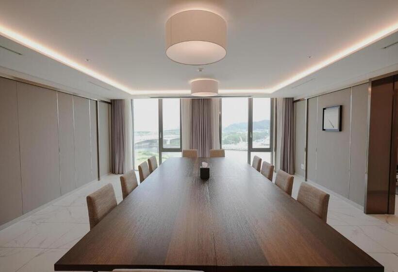 キングサイズベッドのスイートルーム, Marinabay Seoul Ara