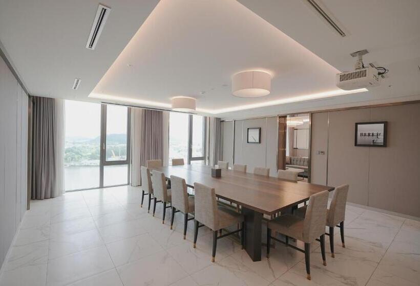 キングサイズベッドのスイートルーム, Marinabay Seoul Ara