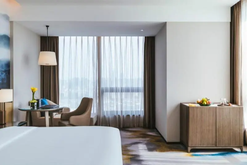 キングサイズベッド、シティビューデラックスルーム, Pullman Fuzhou Tahoe
