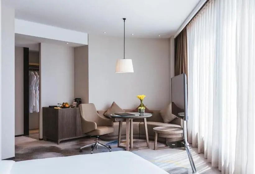 キングサイズベッド、シティビューデラックスルーム, Pullman Fuzhou Tahoe
